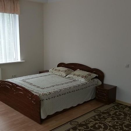 Sviatoshyn Aparthotel Kiev Buitenkant foto