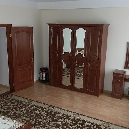 Sviatoshyn Aparthotel Kiev Buitenkant foto