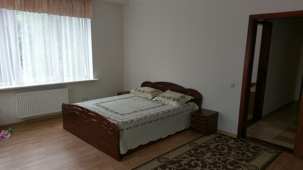Sviatoshyn Aparthotel Kiev Buitenkant foto